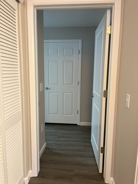 Building Photo - 10075 E Carolina Pl