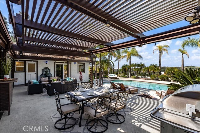 Building Photo - 2465 Via Oeste Dr