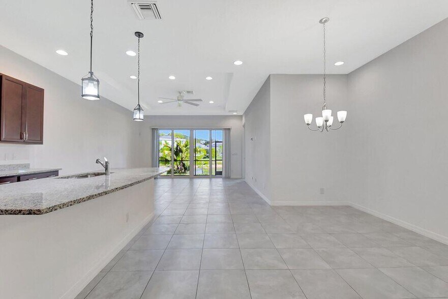 Building Photo - 6051 Stonecrest Ct