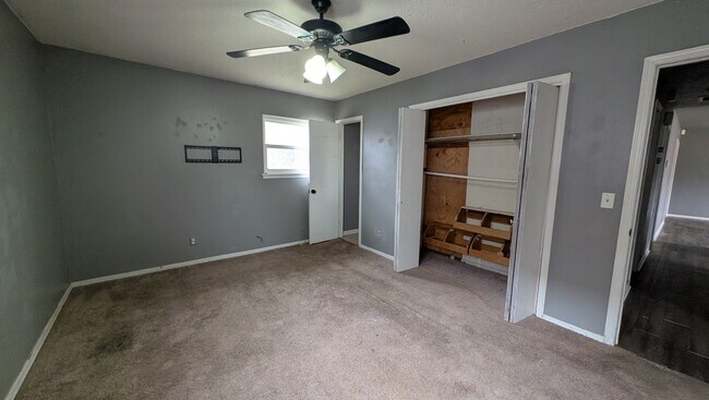 Building Photo - 126 N Draper Ave