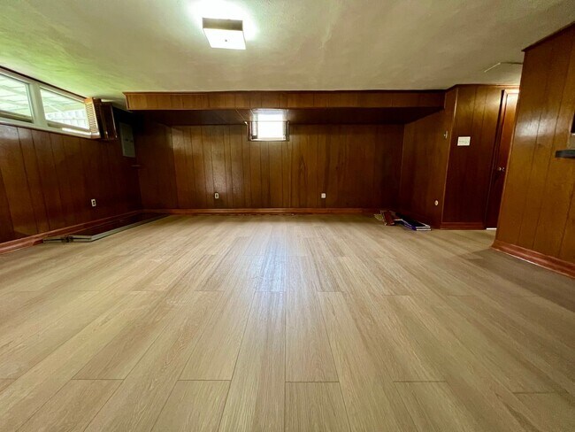 Building Photo - Gorgeous 3-Bedroom Townhome with One-Car Garage in Roxborough! Available NOW!