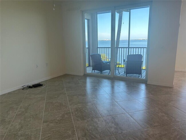 Building Photo - 910 Tidewater Shores Loop