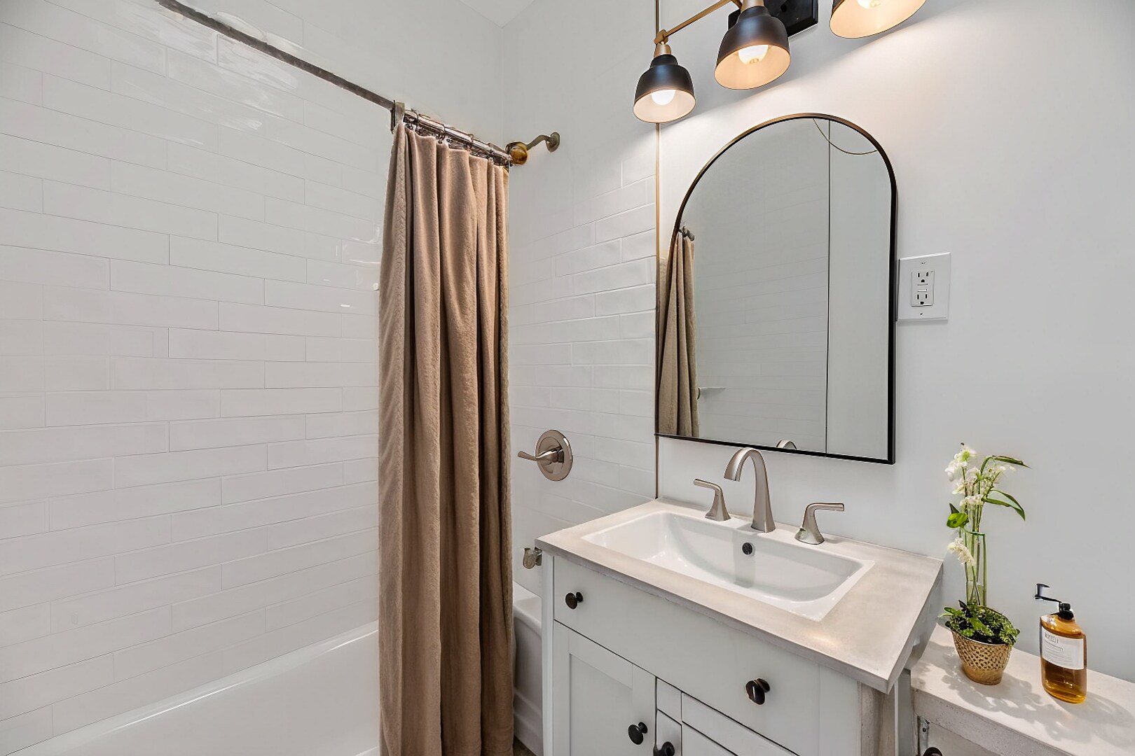 Building Photo - 2510 East Pl NW