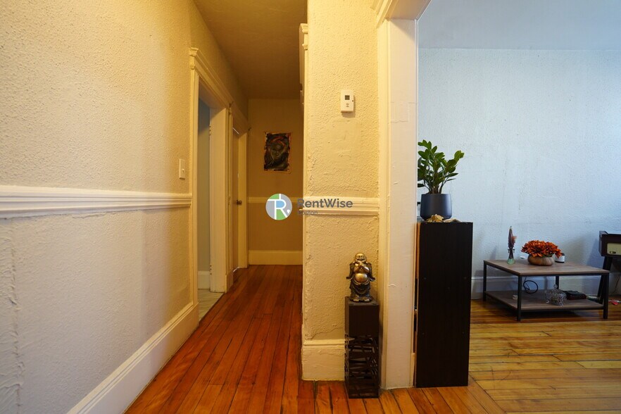 Building Photo - 81 Empire St