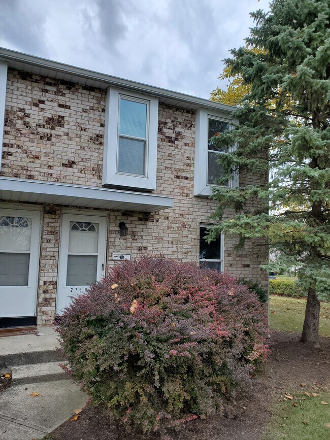 Building Photo - 2790 Mt Holyoke Rd