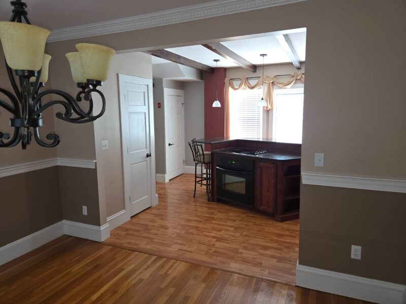 Building Photo - 26 1/2 Pearl St