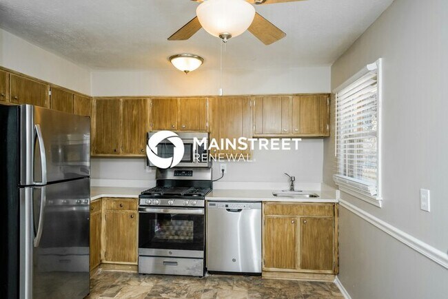 Building Photo - 3 Bedroom Pet-Friendly Home in LOUISVILLE,...