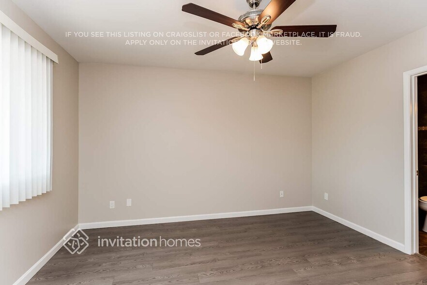 Building Photo - 4907 S Park Dr