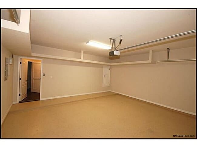 Building Photo - Gorgeous Custom Built Home for Rent