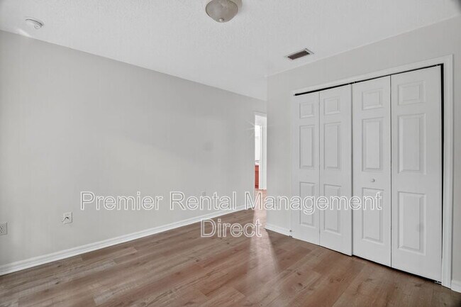 Building Photo - 525 Paulling Dr