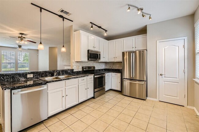 Building Photo - 103 Hollow Tree Dr