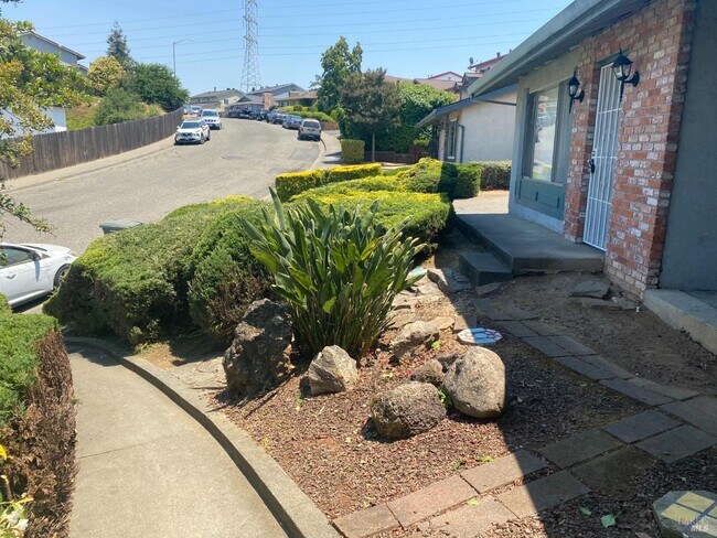Building Photo - 701 Pope Dr