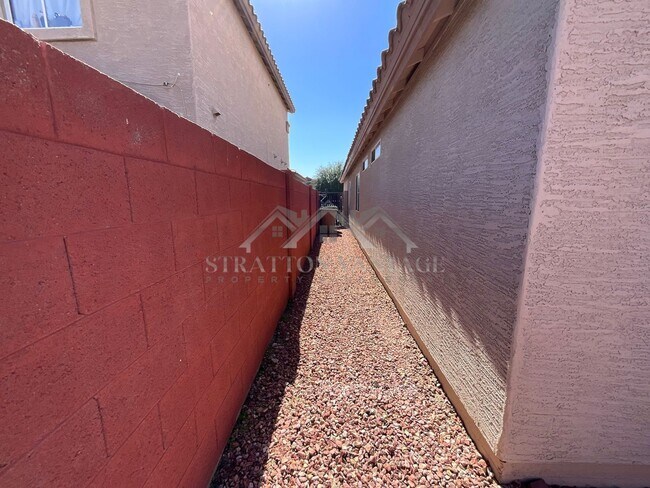 Building Photo - 11580 W Duran Ave