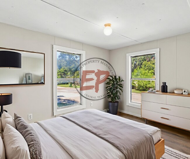 Building Photo - 3 Sleepy Hollow