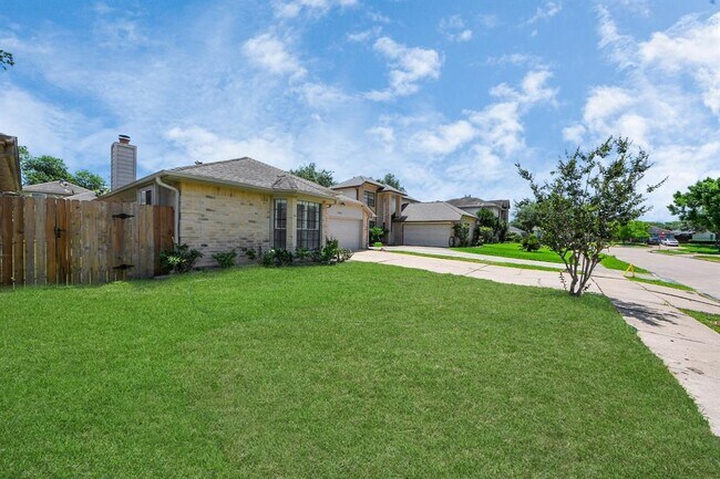 Building Photo - 12407 Meadow Ridge Dr
