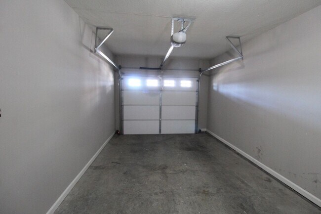 Building Photo - Upscale townhome  with attached garage for rent in the Townes at Bluestone!
