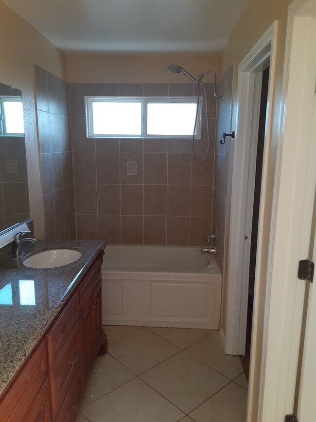 Building Photo - Centrally located gem in Chula Vista