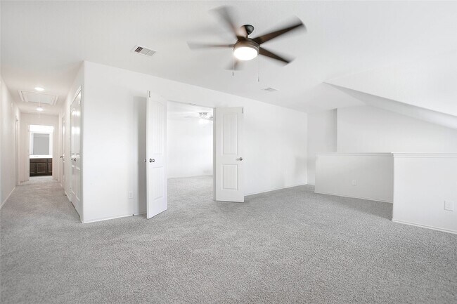 Building Photo - 166 Meadow Grove Dr