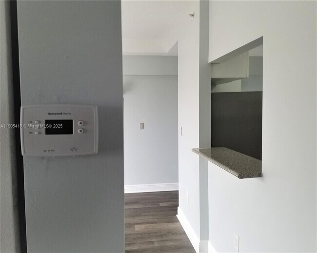 Building Photo - 134 SW 7th Ave