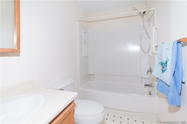 Building Photo - 6 Larkspur Ln