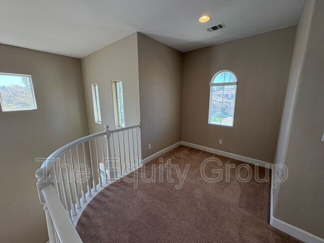 Building Photo - 3116 W Buena Vista Ave
