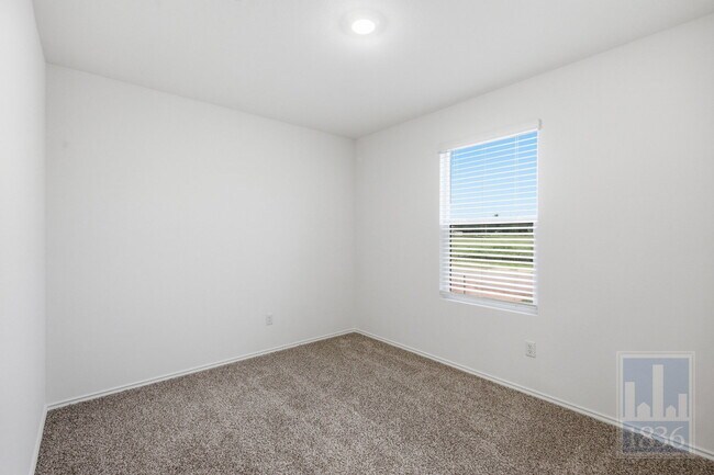 Building Photo - 306 Constanza Trl