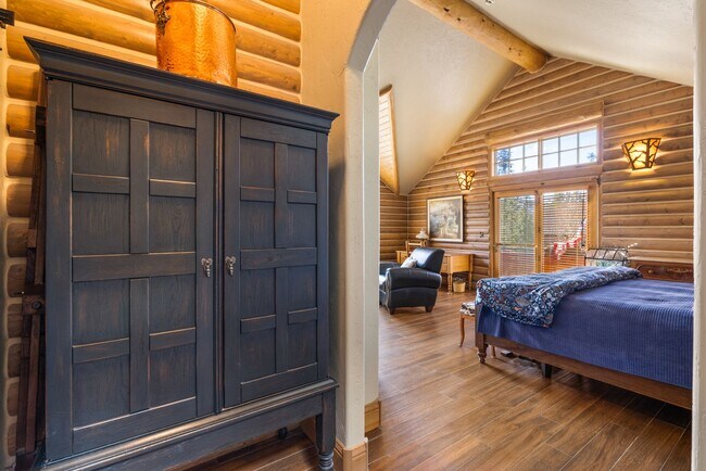 Building Photo - New to the market!  Log home in Frisco!  L...