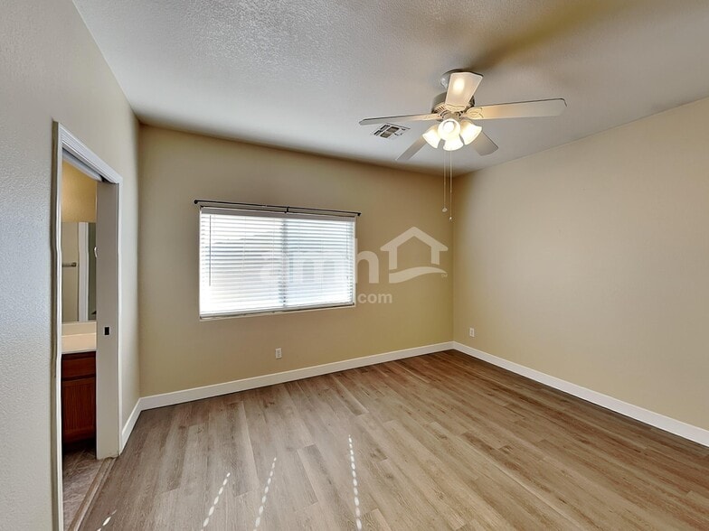 Building Photo - 13571 W Post Dr