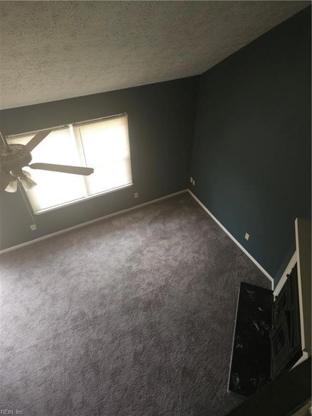 Building Photo - 330 Kinsmen Way