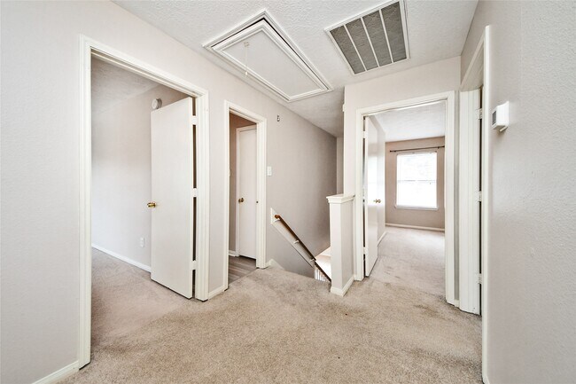 Building Photo - 2602 Desert Sage Dr