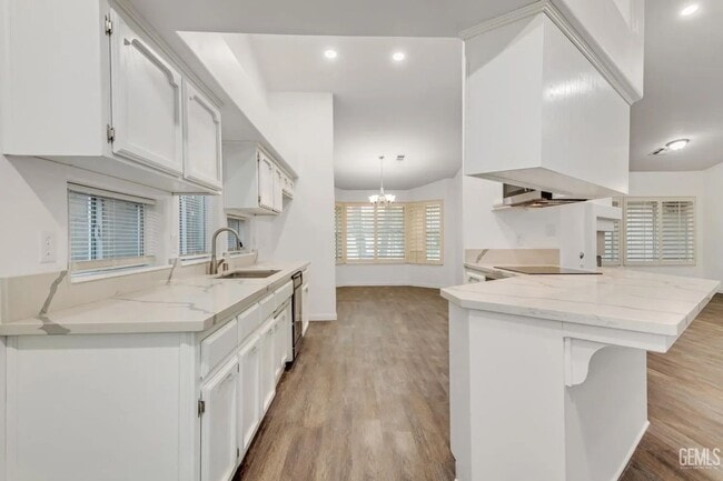 Building Photo - 14004 Las Entradas - Gorgeous NW remodeled...