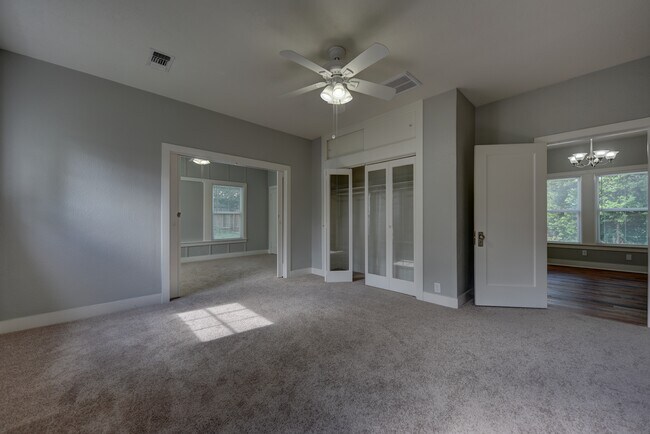 Building Photo - 909 W Main St