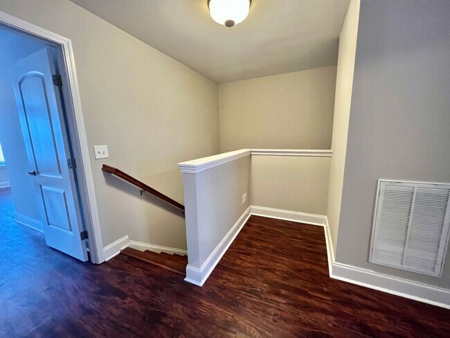 Building Photo - 3 Bed, 2.5 Bath Townhome 1 Mile from Downtown Franklin