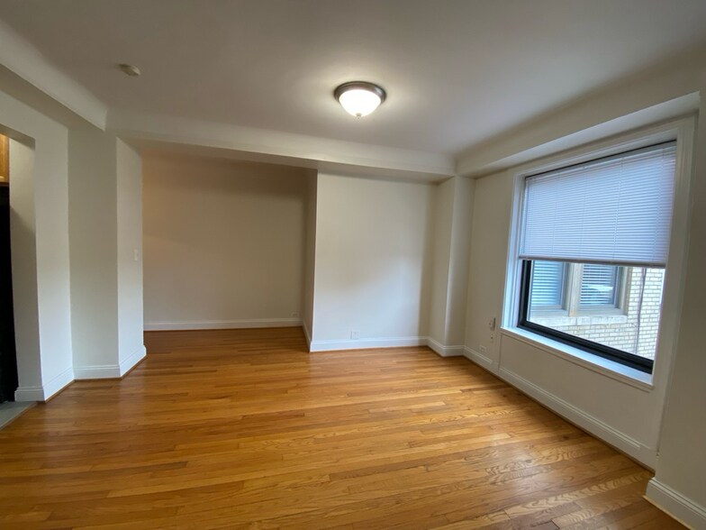 Building Photo - 15 E Kirby St