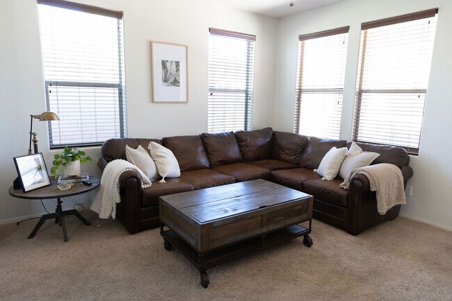 Building Photo - 3279 E Milky Way