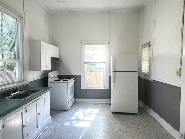 Building Photo - 310 Central Ave