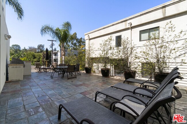Building Photo - 11851 Laurelwood Dr