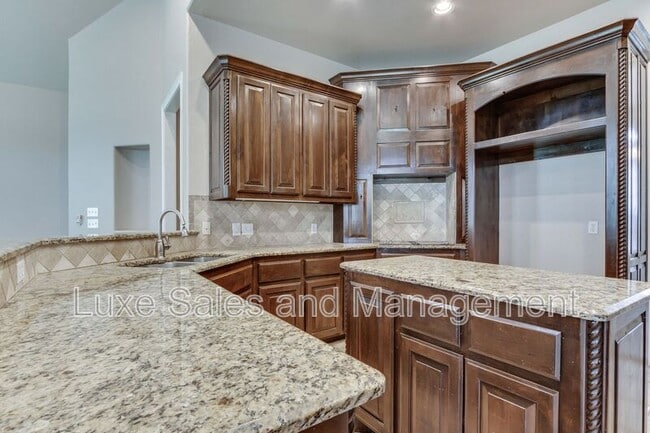 Building Photo - 3341 Heritage Green Cir