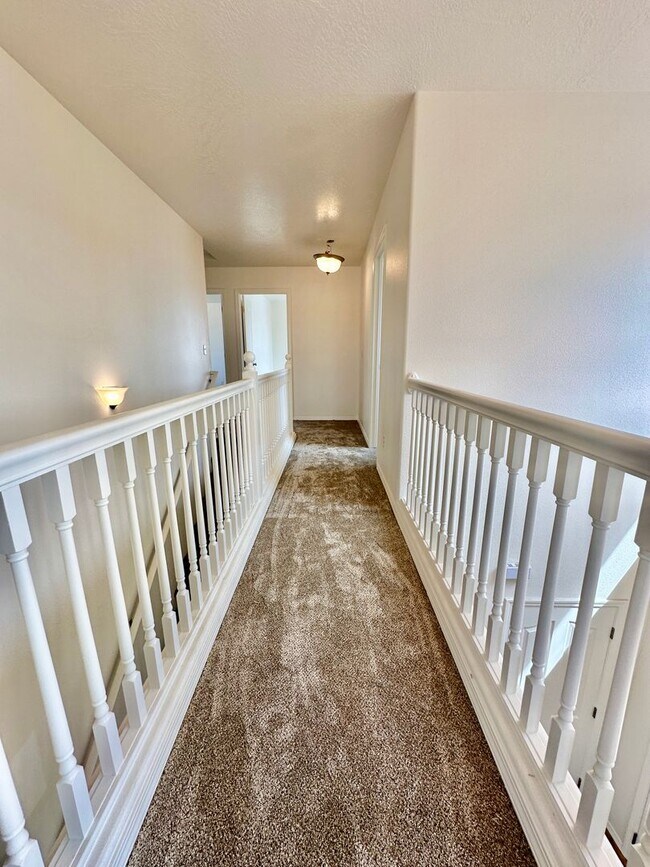 Building Photo - Newly Renovated Expansive Multi story 4 be...