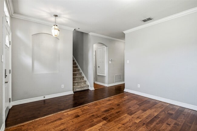 Building Photo - 2305 Orchid Dr