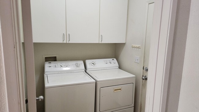 Building Photo - 754 Mira Grande