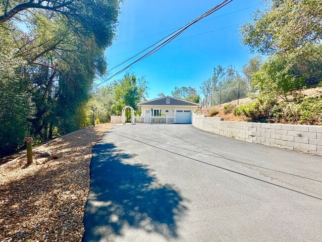 Building Photo - Stunning Top to Bottom, Inside & Out Remodel Job on this Rental Home, Minutes to Fallbrook or Bon...