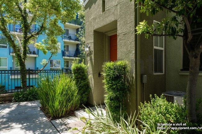 Building Photo - 4952 Haight Terrace