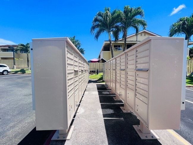 Building Photo - Ihona Townhome 1BR, 1BA, 1PKG, AC, W/D