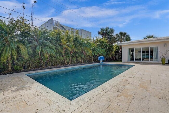 Building Photo - 2514 Yacht Club Blvd