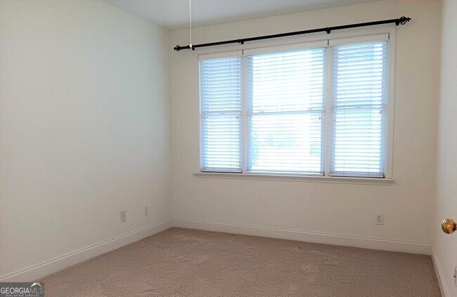 Building Photo - 214 McLaren Gates Dr