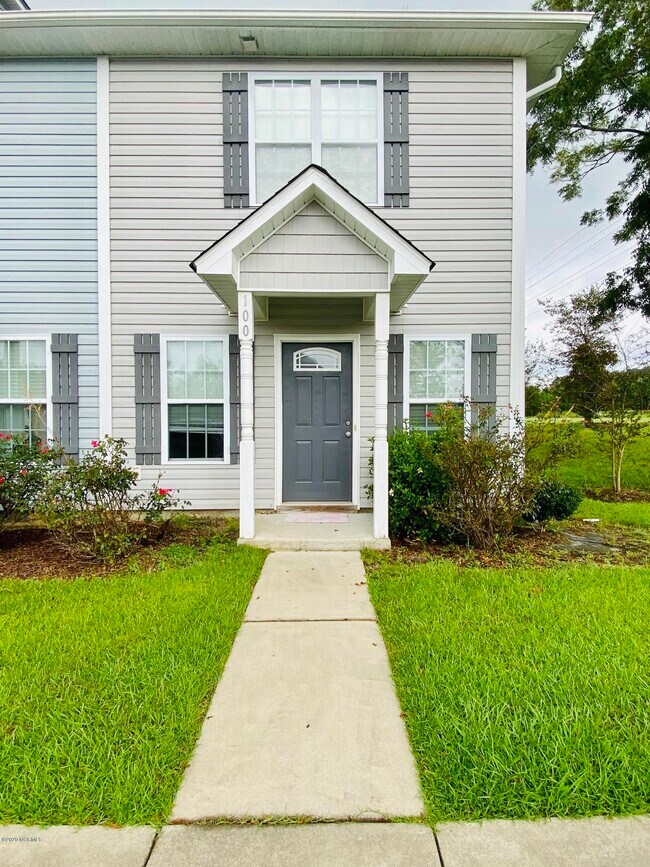 Primary Photo - 100 Parrot Landing Dr