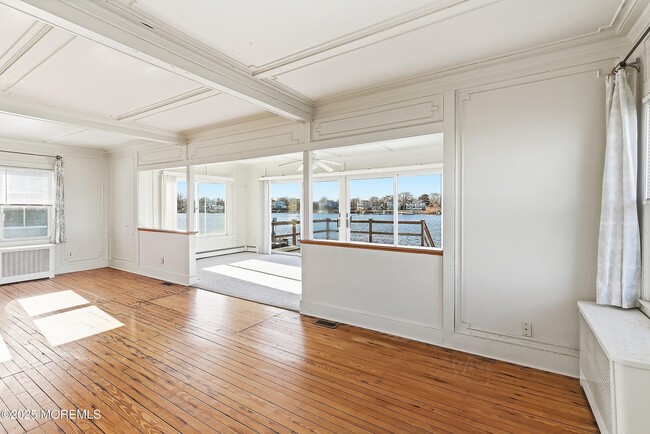 Building Photo - 5 Marine Pl