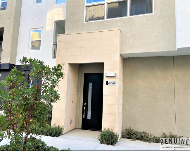 Primary Photo - Tri-Level Townhouse in Irvine!