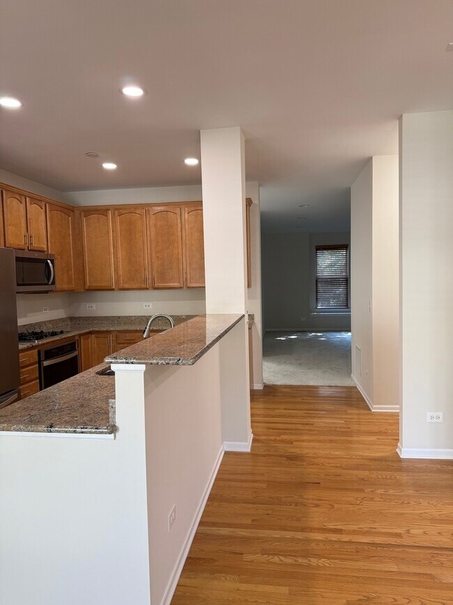 Building Photo - 5588 Cambridge Way